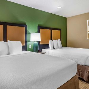 Deluxe Studio 2 Queen Beds Non-Smoking